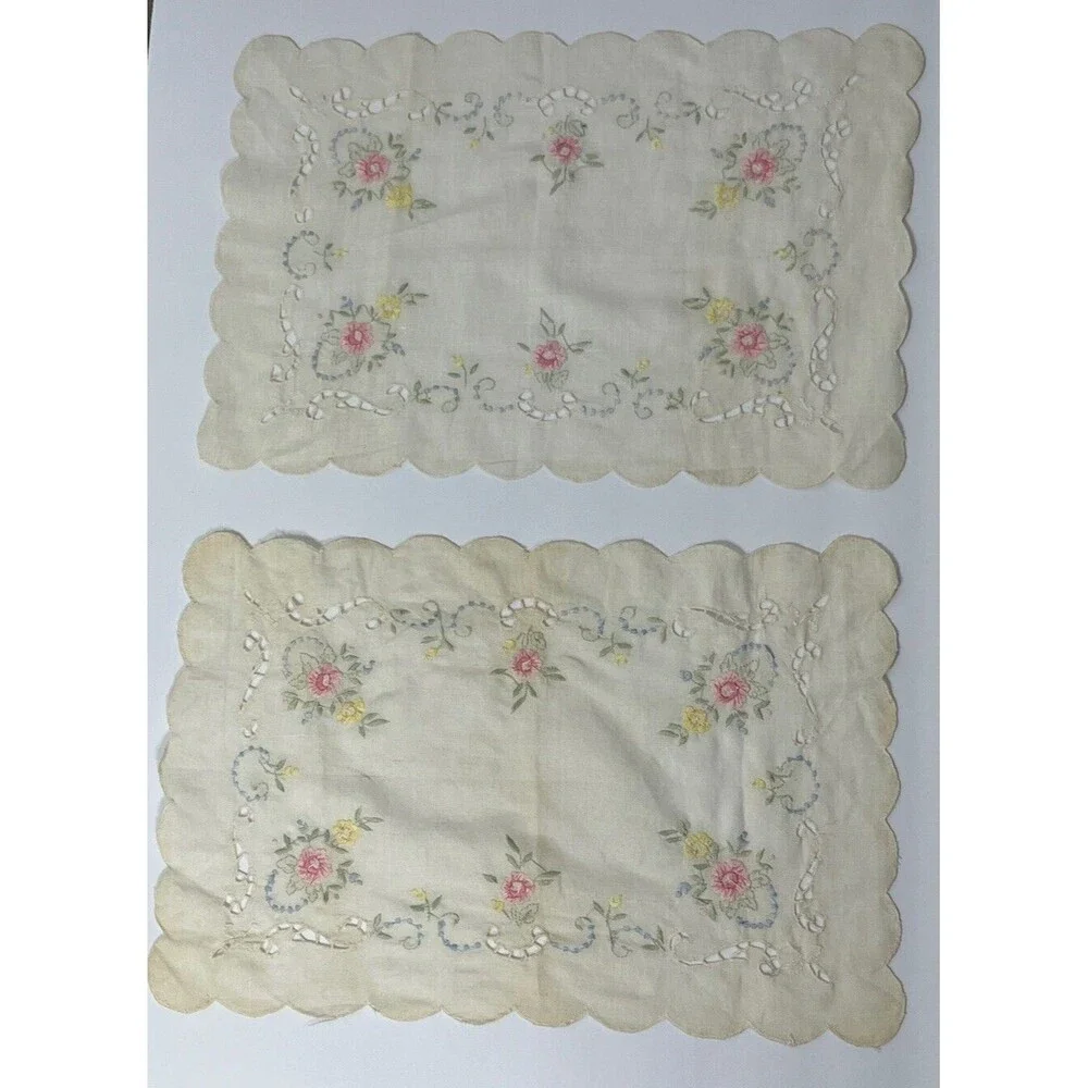 2 Vintage Linens‎ Placemats Embroidered Cutwork Floral Italian Romantic Cottage